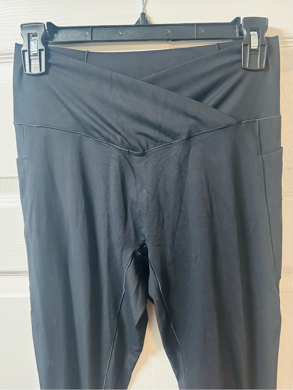 HALARA Black Capris - Women's Large nwot - Picture 5 of 14